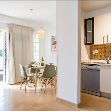 Apartamento Con Wifi Y Piscina, 2 Minutos De Playa En 아파트
